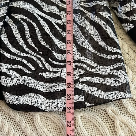 Chic Zebra Patterned Jacket - Picture 12 of 16